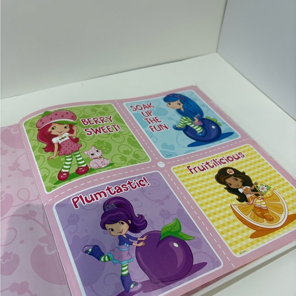 Strawberry Shortcake Super Sweet Treasury Book - Picture 10 of 11